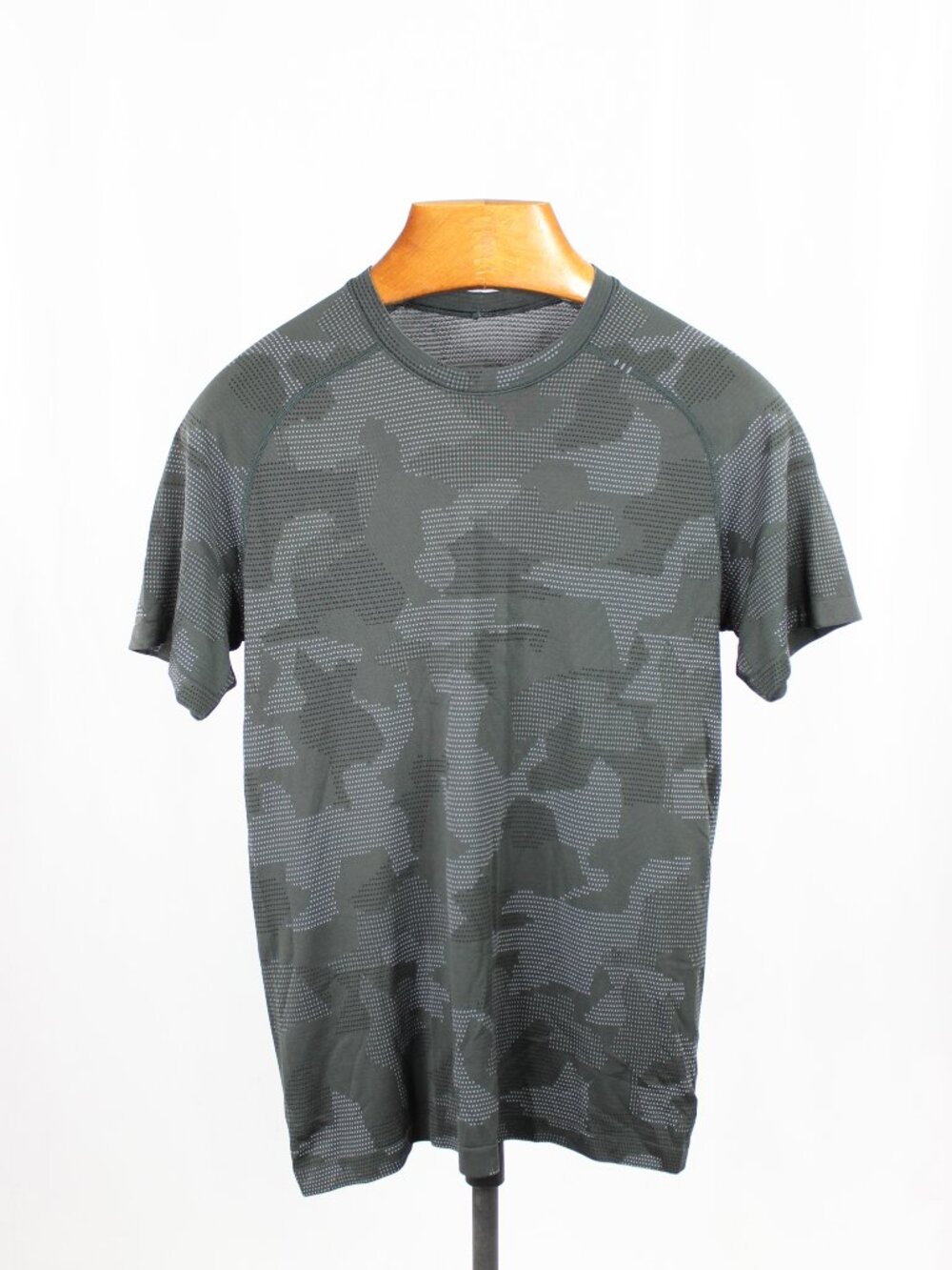 LULULEMON Metal Vent Tech Grey Geo Camo Short Sleeve Jersey T-Shirt, Size S